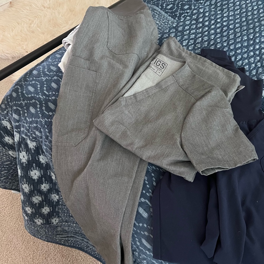 Grey maternity scrubs Figs Small